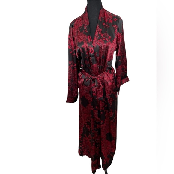 La Vie En Rose Red and Black satin like Robe flowy and. Floral - Picture 1 of 6